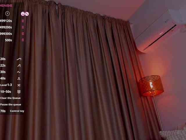 AlessandraCrystal webcam