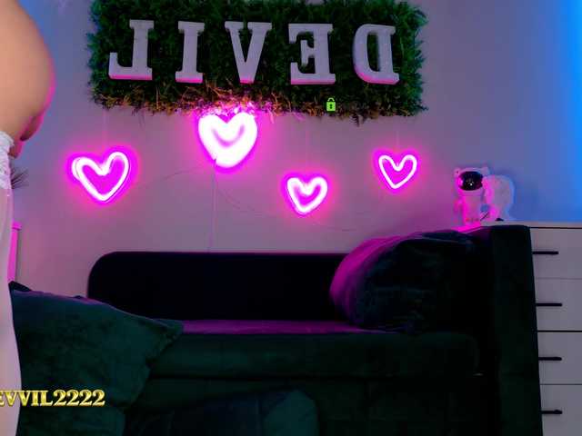 Devil2222 live cam on BongaCams
