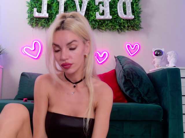 Devil2222 live webcam show