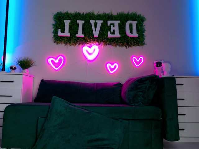 Devil2222 live cam on BongaCams