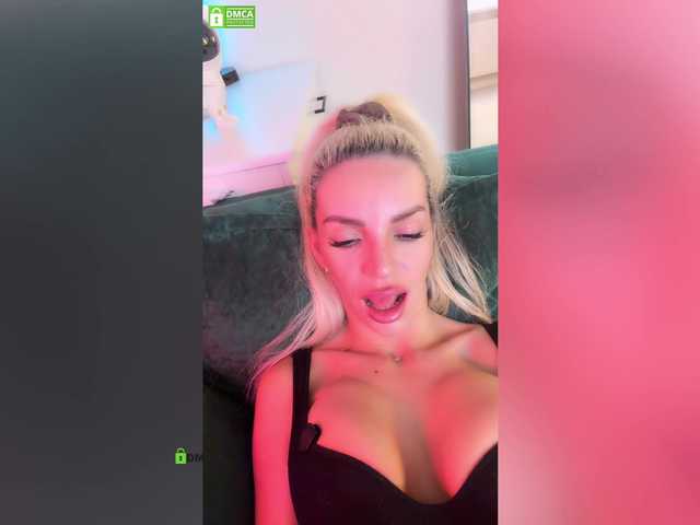 Devil2222 live cam on BongaCams