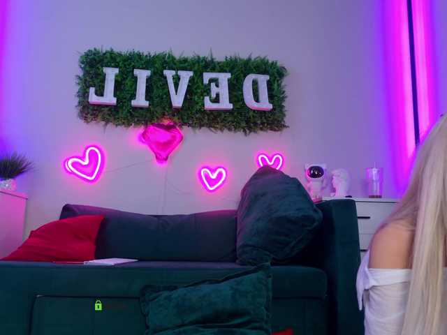 Devil2222 live webcam show