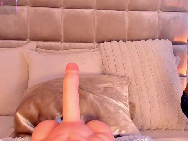 DakotaWangi live webcam show