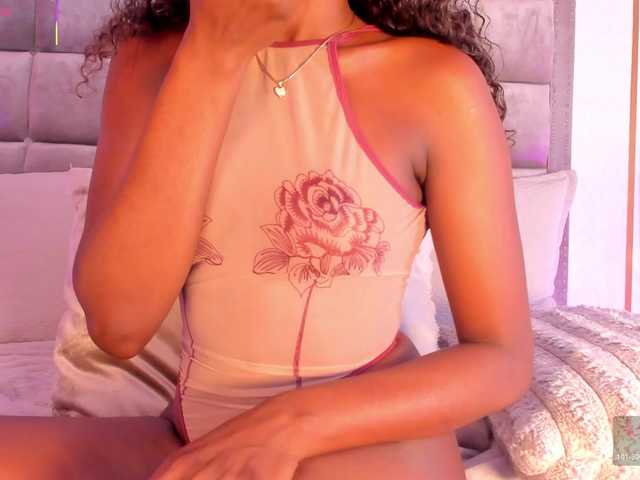 DakotaWangi live webcam show