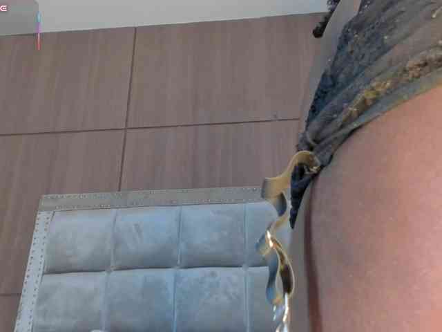 Modelo: DakotaWangi