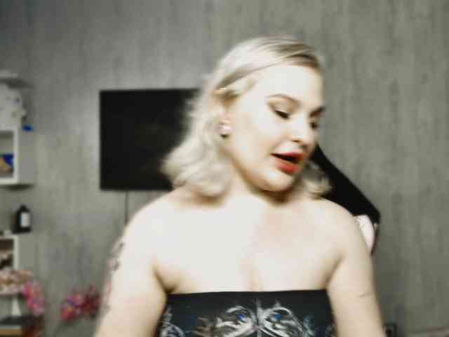 Wounded_Goddess webcam