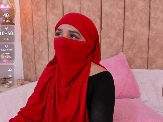 -Alisha es otra camgirl española disponible en live