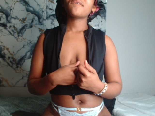 AshleyT255 live cam on BongaCams