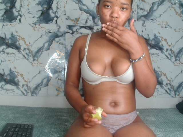 AshleyT255 live cam on BongaCams