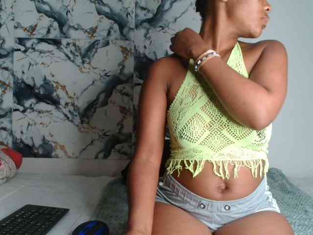 AshleyT255 webcam
