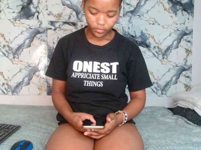 AshleyT255 webcam