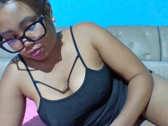 Vanylliah live cam on BongaCams