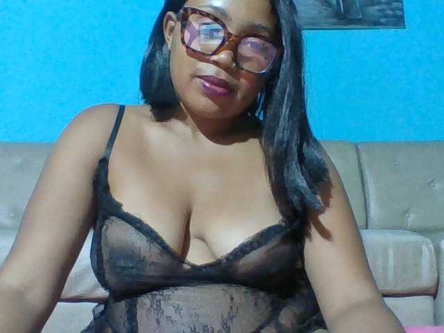 Vanylliah live cam on BongaCams