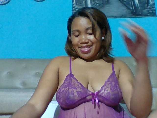 Vanylliah live cam on BongaCams
