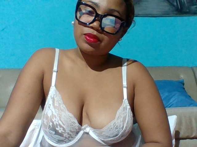 Vanylliah live cam on BongaCams