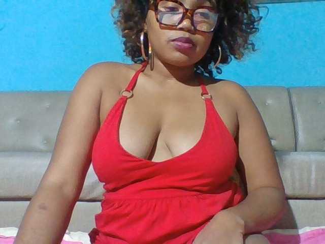 Vanylliah live cam on BongaCams