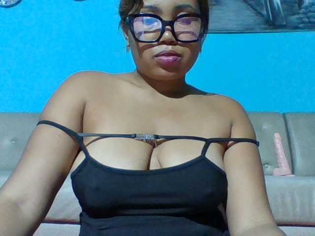 Vanylliah live cam on BongaCams