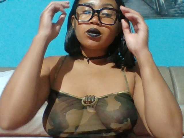 Vanylliah live cam on BongaCams