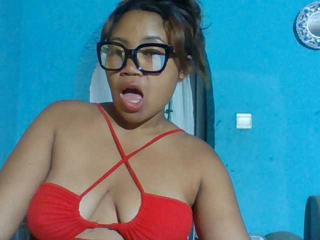 Vanylliah live cam on BongaCams