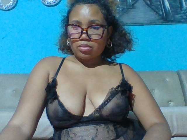 Vanylliah live cam on BongaCams