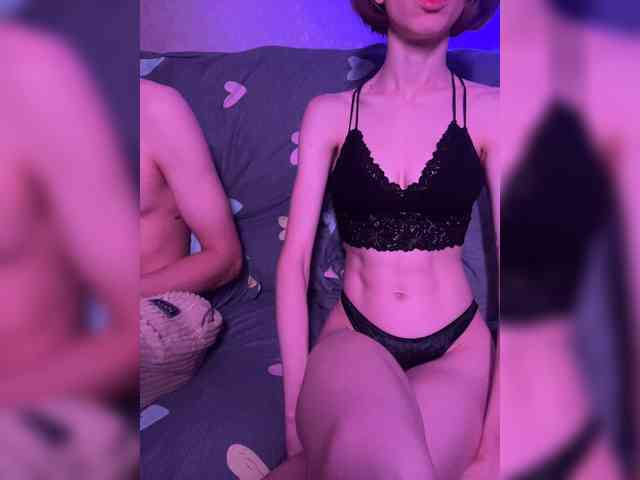 Naughtyduo's cam show statistics and live stream