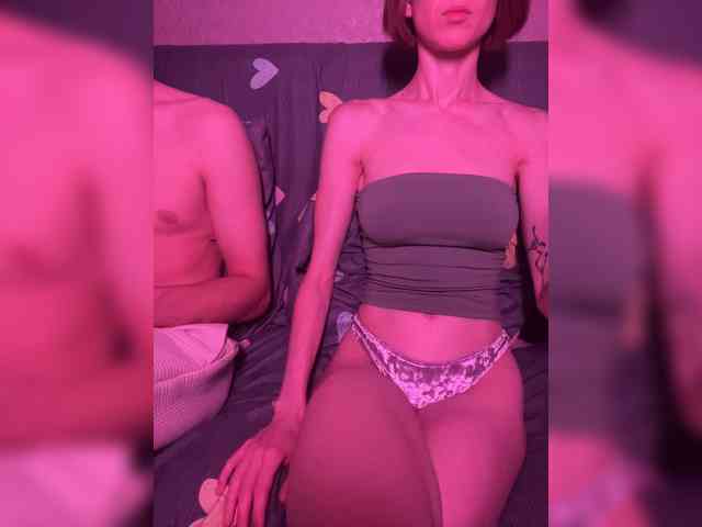 Naughtyduo's cam show statistics and live stream