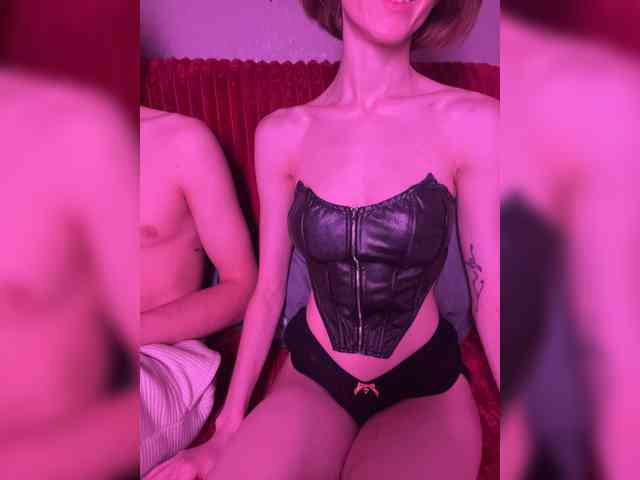 Naughtyduo's cam show statistics and live stream