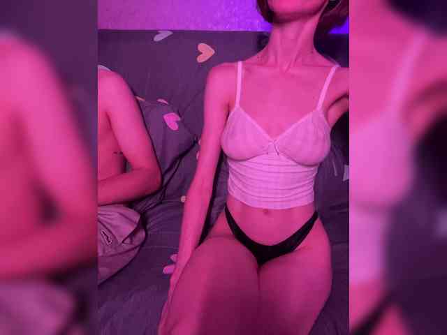 Naughtyduo's cam show statistics and live stream