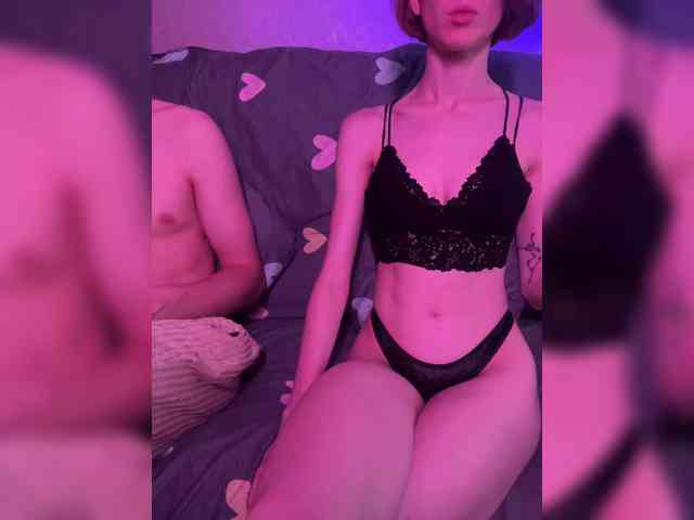 Naughtyduo's cam show statistics and live stream