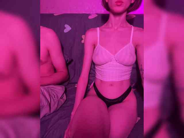 Naughtyduo's cam show statistics and live stream