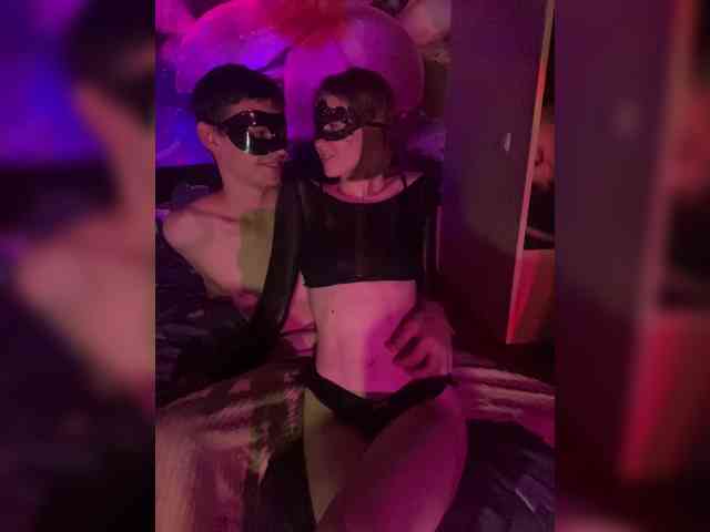 NaughtyDuo webcam