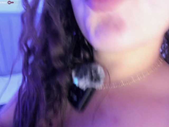 Fiorela live cam on BongaCams