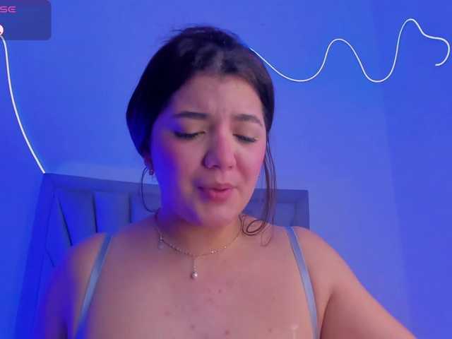 Fiorela live cam on BongaCams
