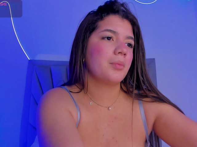 Fiorela live cam on BongaCams
