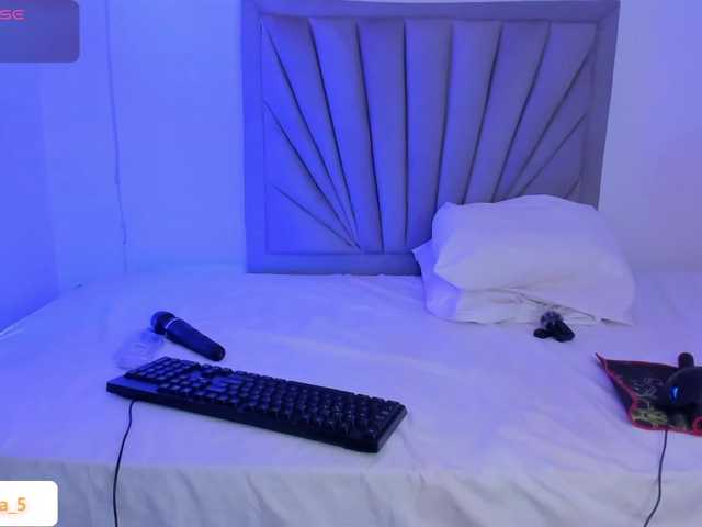 Fiorela live cam on BongaCams