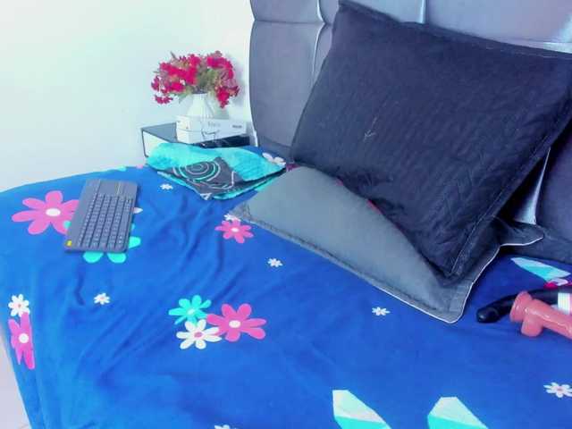 Karol-wish's BongaCams show and profile