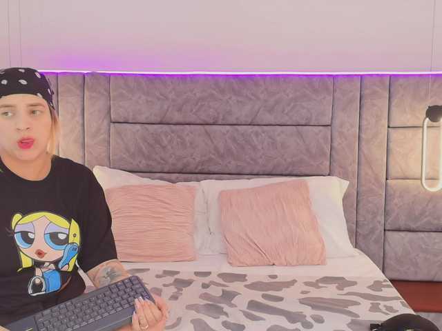 dakotra-megan's BongaCams show and profile