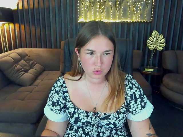 SofiiDarling live webcam show