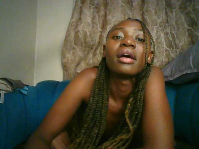 Preetygirl's BongaCams show and profile