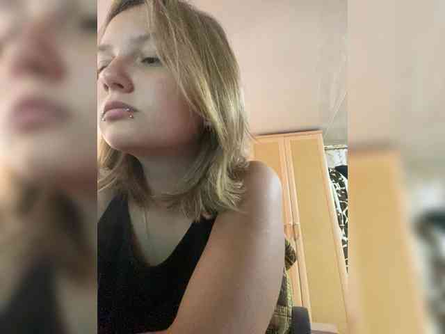 DarkGirl webcam
