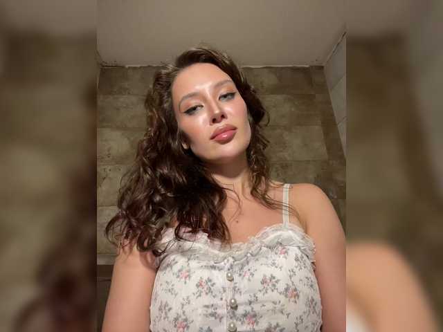 Azilanomi live cam on BongaCams