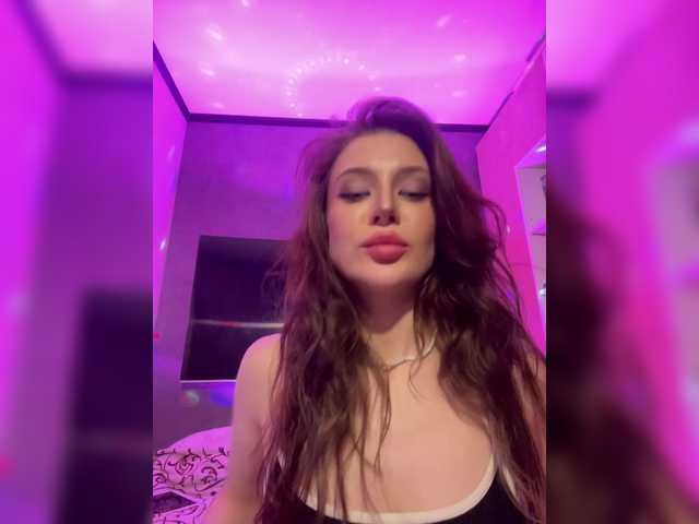 Azilanomi's BongaCams show and profile