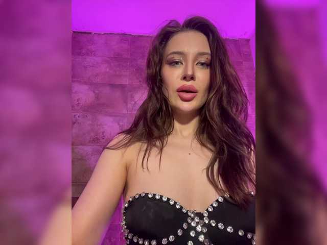 Azilanomi's BongaCams show and profile