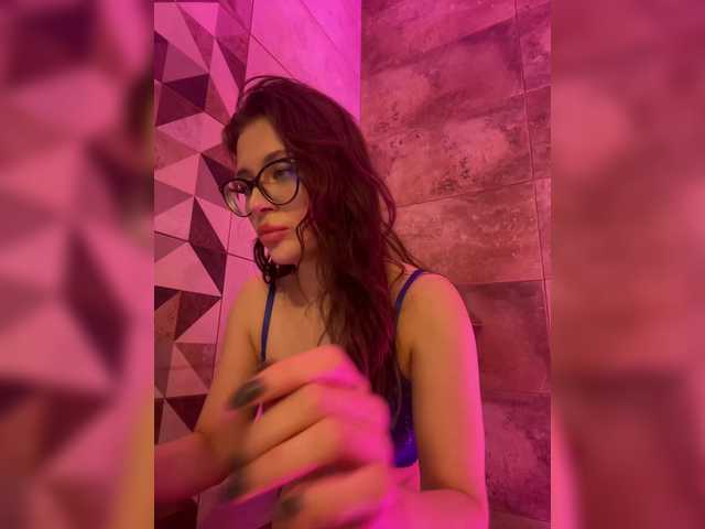 Azilanomi's BongaCams show and profile