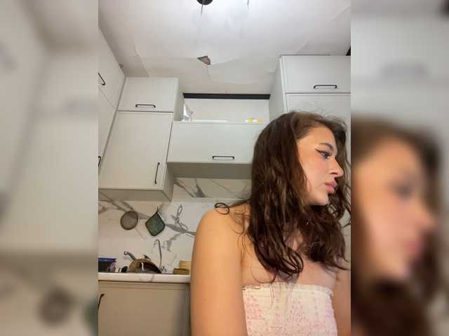 Azilanomi live cam on BongaCams