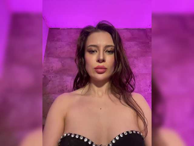 Azilanomi's BongaCams show and profile