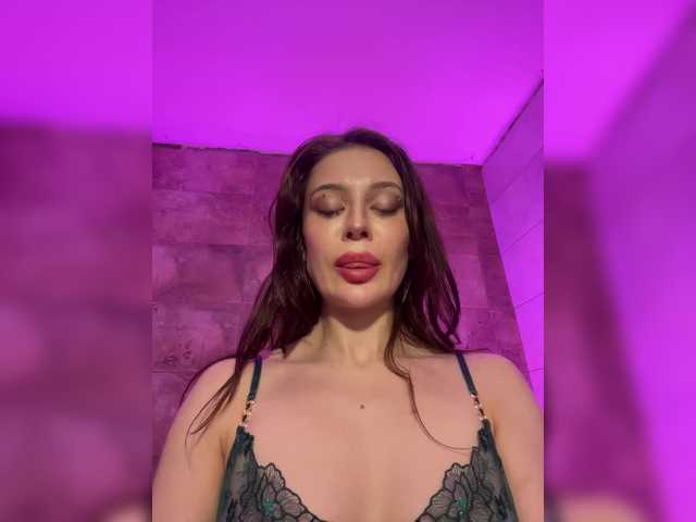 Azilanomi's BongaCams show and profile