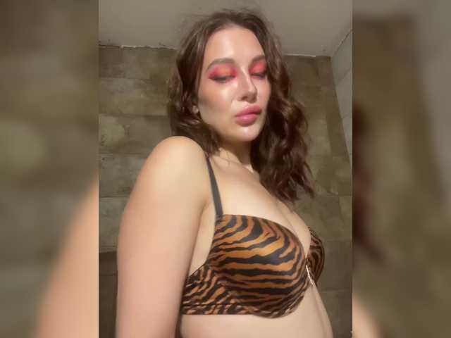 Azilanomi live cam on BongaCams