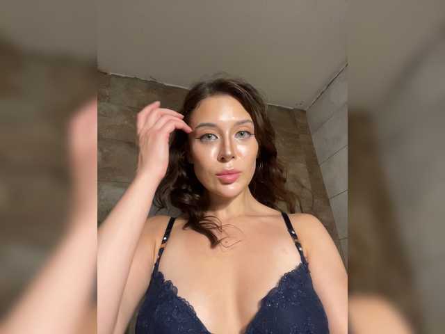 Azilanomi live cam on BongaCams