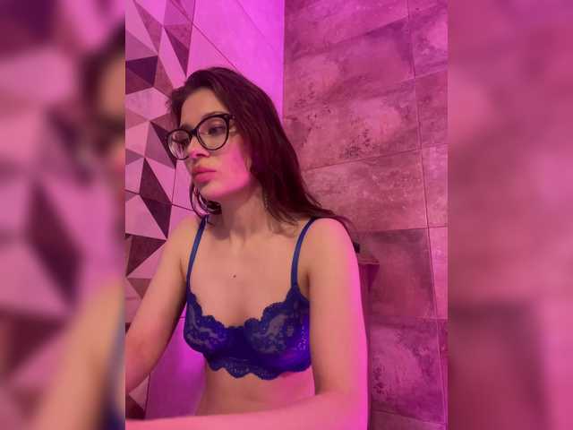 Azilanomi's BongaCams show and profile